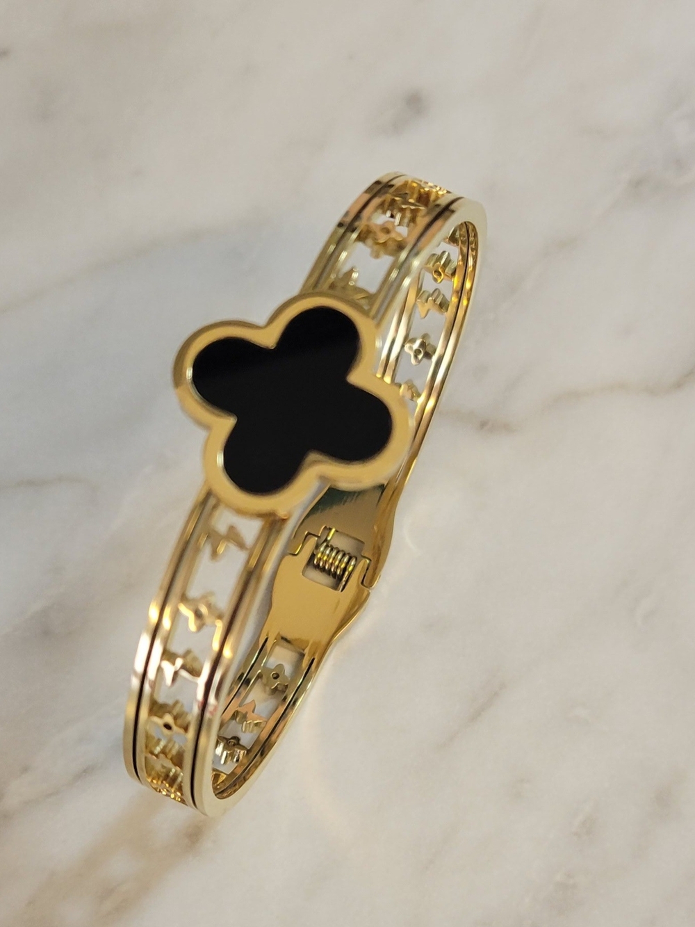 Elegant clover bracelet, 18-karat gold plated